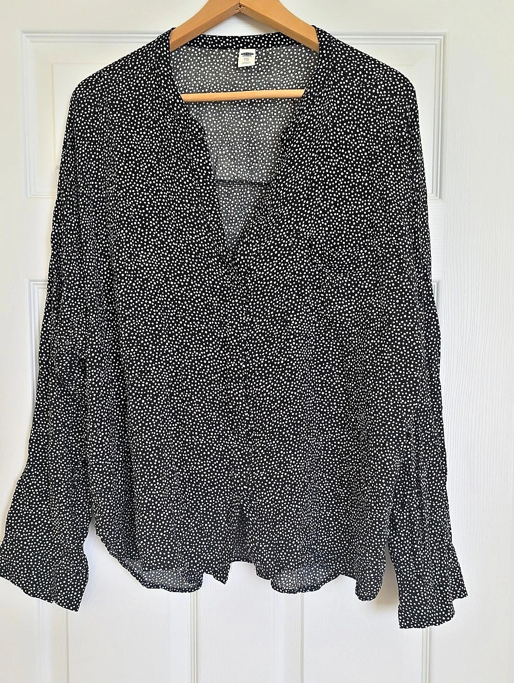 Old Navy Polka Dot Long Sleeve Blouse in Black & White